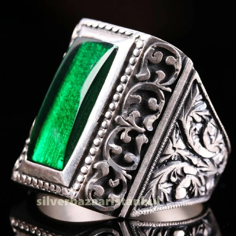 925 Sterling Silver Pencil Work Green Emerald Stone Mens Ring