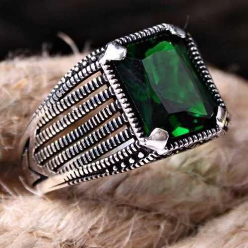 925 Sterling Silver Very Popular Emerald Stone Mens Ring