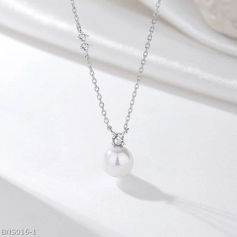 Elegant  pearl pendant Necklace